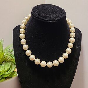 George‎ White Beaded Bib Necklace Ladies Pre-Owned Vintage Dressy Date Night